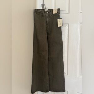 NEW WITH TAGS Universal Thread Olive Wide Leg Jeans